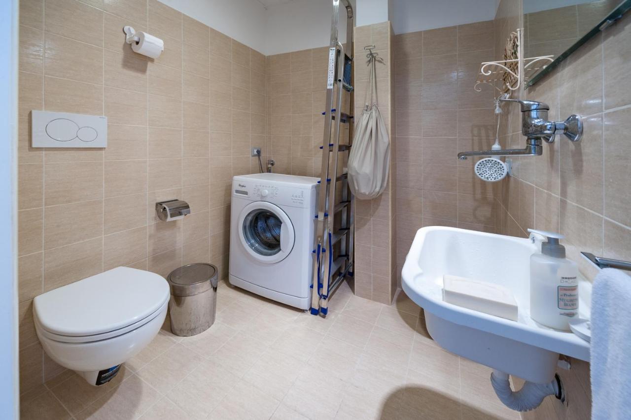 רומא Monticello Apartment Via Cavour מראה חיצוני תמונה